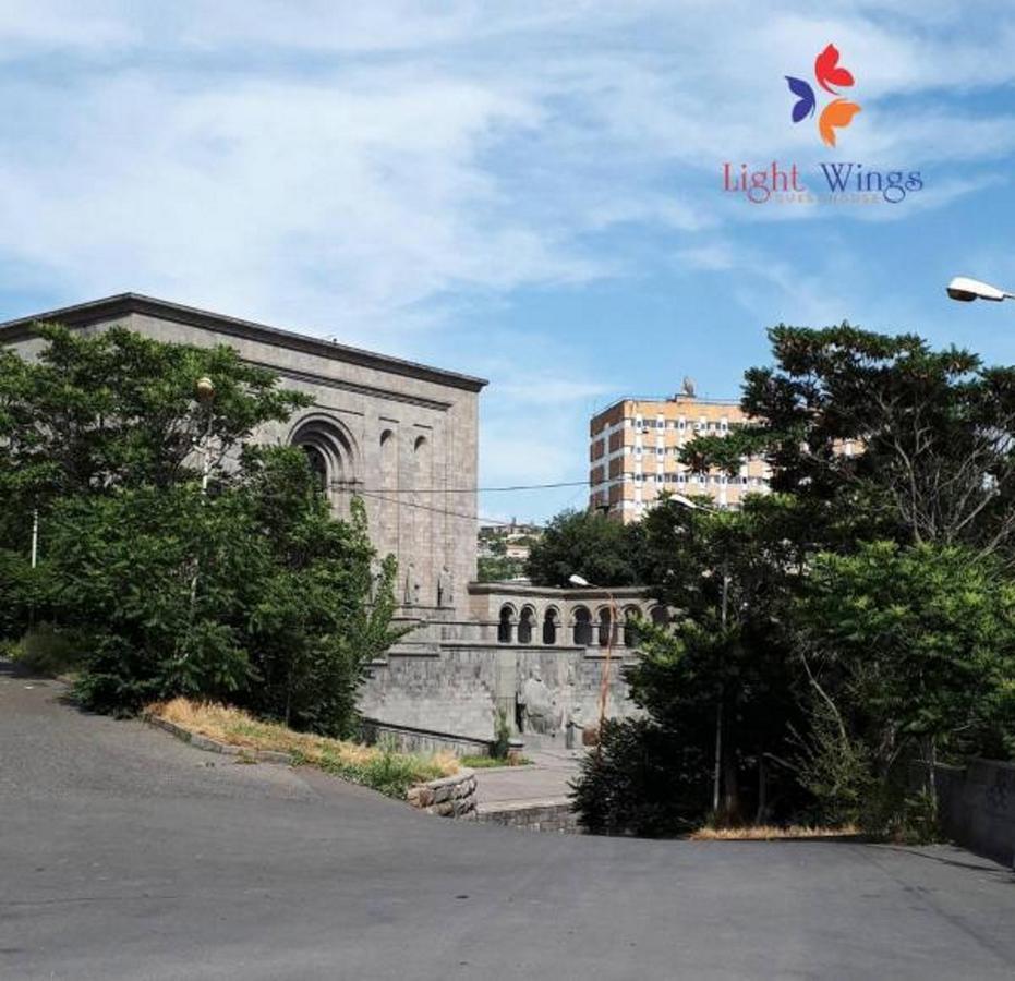 Light Wings Family Guesthouse Yerevan Exterior photo