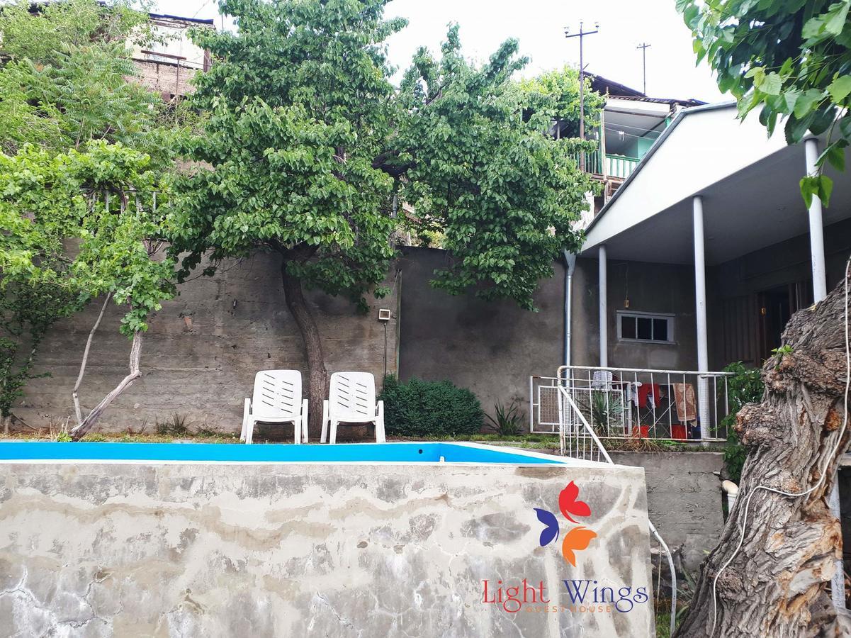 Light Wings Family Guesthouse Yerevan Exterior photo