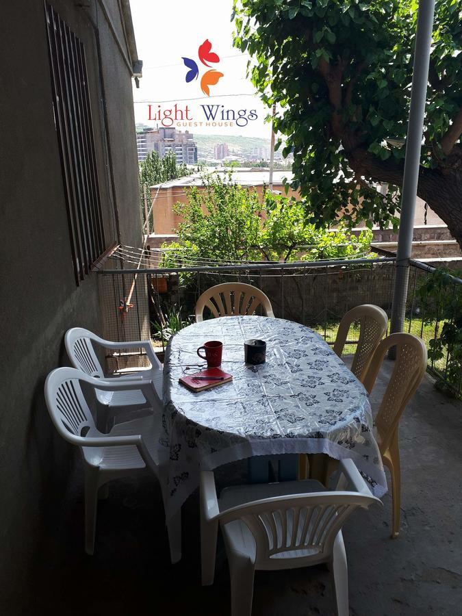 Light Wings Family Guesthouse Yerevan Exterior photo