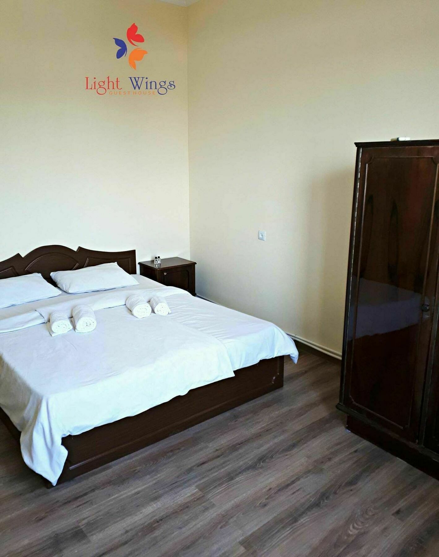 Light Wings Family Guesthouse Yerevan Exterior photo