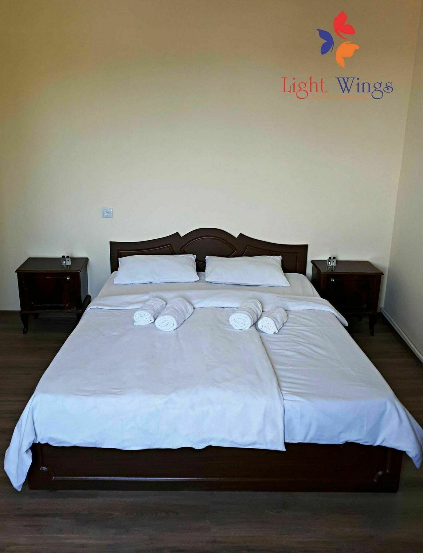 Light Wings Family Guesthouse Yerevan Exterior photo